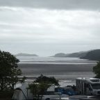 Een lekke band in de regen