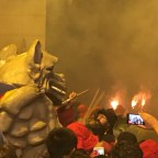 Draken, drumbands, vuur en rook